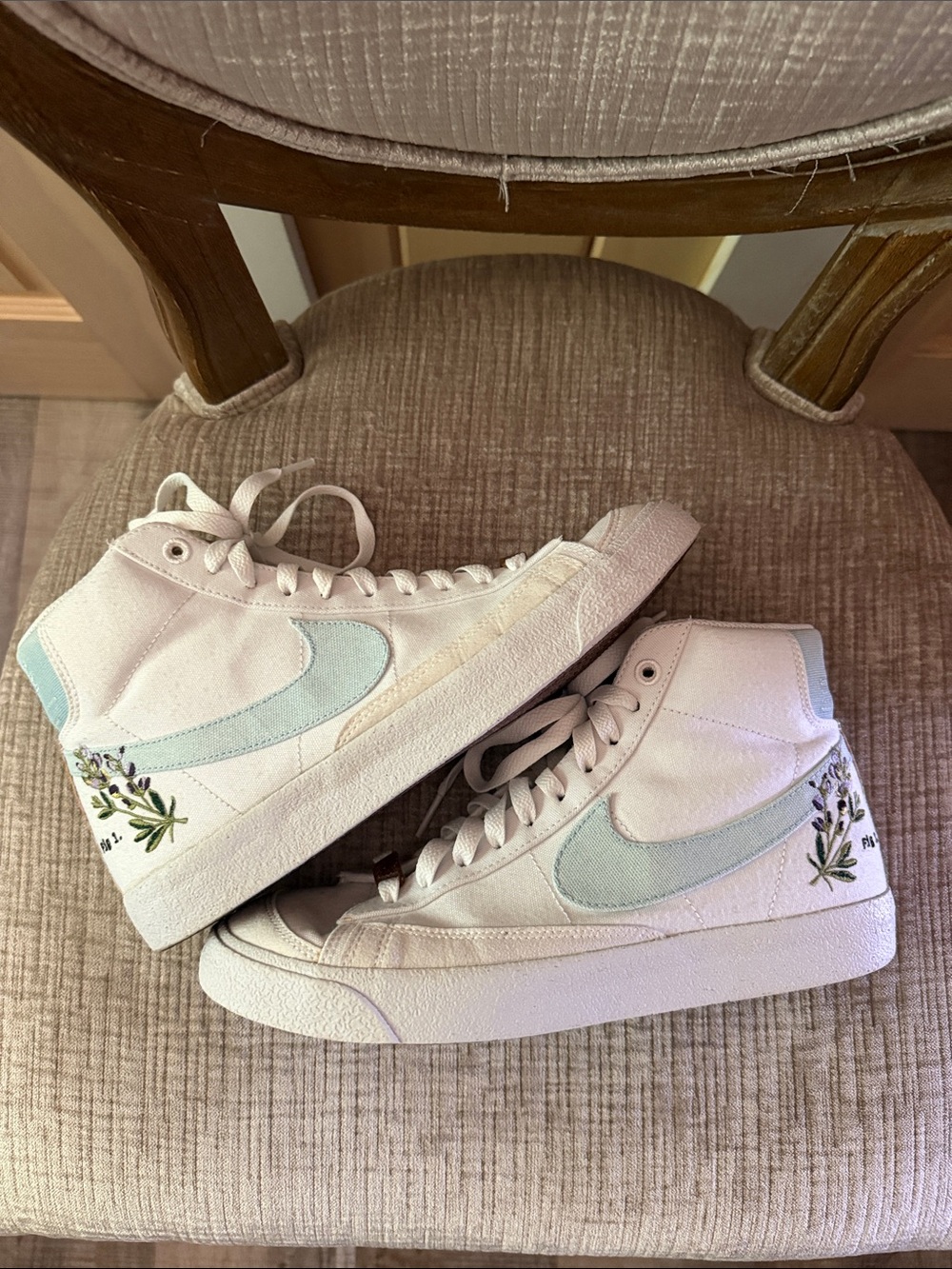 Nike Blazer Mid ‘77 Sneaker (8.5)